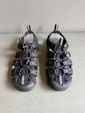 Keen Clearwater CNX Hiking Black Closed Toe Sandal Men 7.5 Outdoor Waterproof